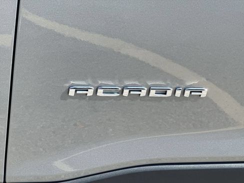 Used 2023 GMC Acadia SLT w/ Preferred Package FWD image 32