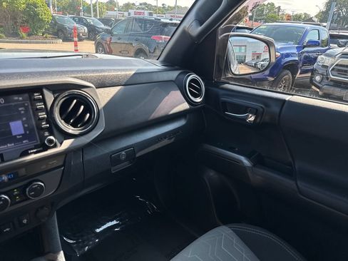 Used 2022 Toyota Tacoma TRD Off-Road AWD/4WD image 29