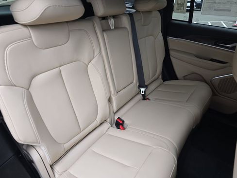 New 2026 Jeep Grand Cherokee Limited w/ Limited Altitude Package AWD/4WD image 11