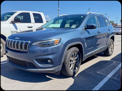 Used 2020 Jeep Cherokee Latitude Plus image 2