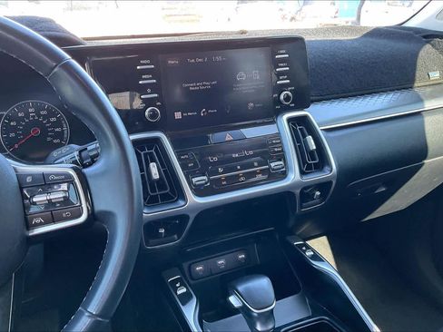 Used 2021 Kia Sorento S image 6