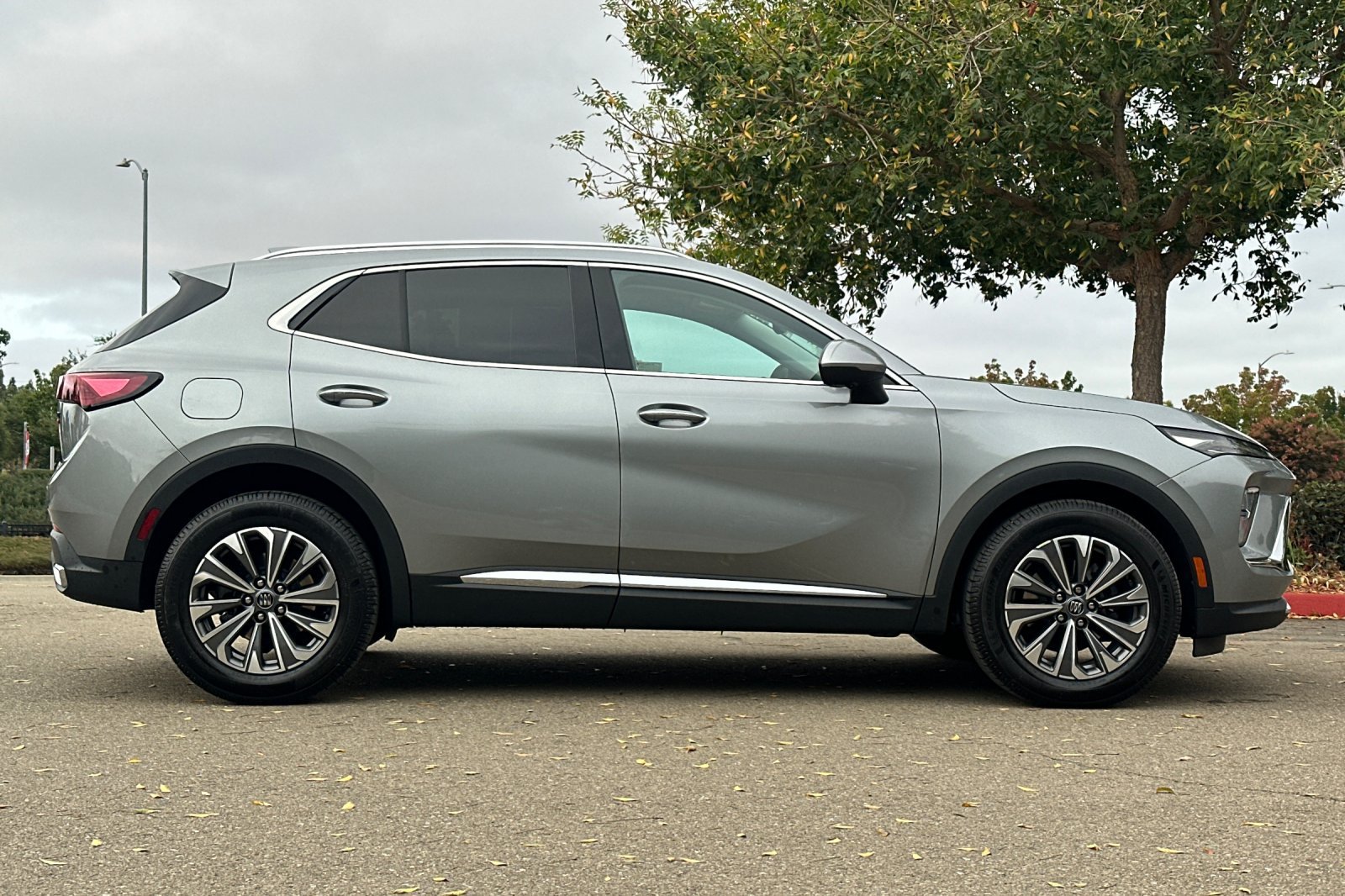 Used 2024 Buick Envision Preferred AWD/4WD image 3