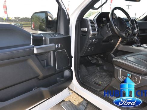 Used 2018 Ford F150 Platinum w/ Equipment Group 701A Luxury image 11