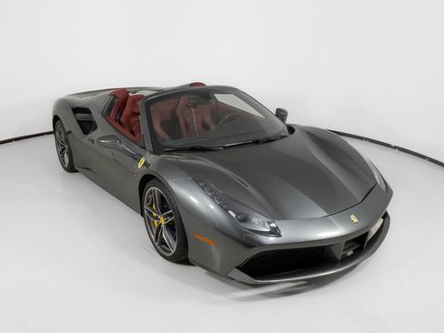 Used 2018 Ferrari 488 Spider image 25