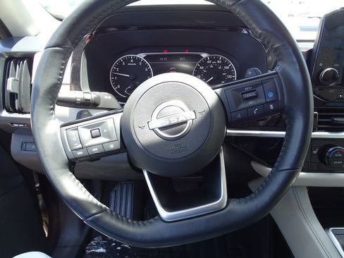 Used 2022 Nissan Pathfinder SL w/ SL Black Package FWD image 16