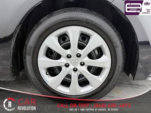 Used 2022 Toyota Corolla LE image 9
