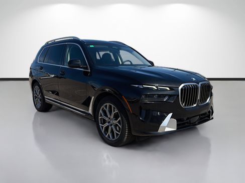 Used 2023 BMW X7 xDrive40i image 1
