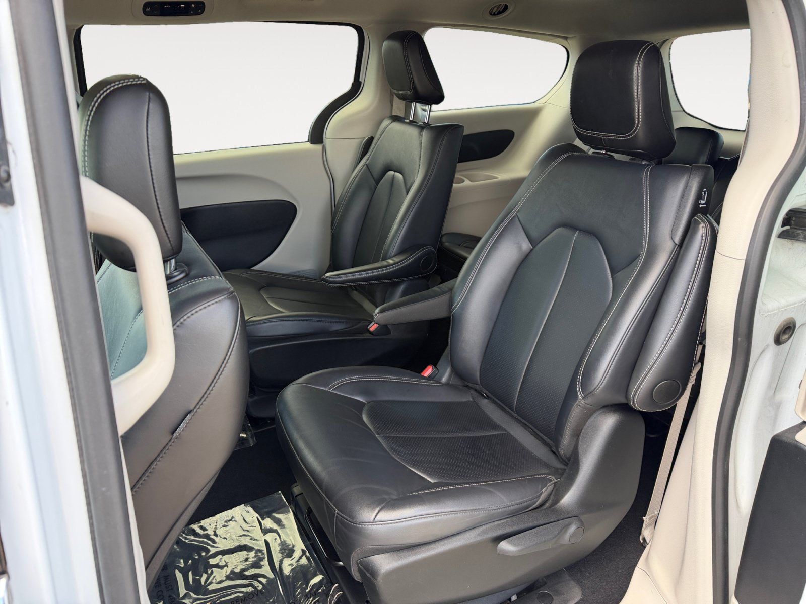 Used 2024 Chrysler Pacifica Limited FWD image 13