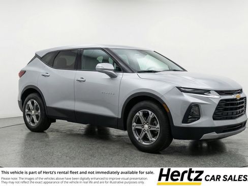 Used 2025 Chevrolet Blazer LT FWD image 1