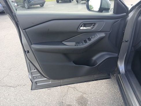 Used 2024 Nissan Rogue SV image 19