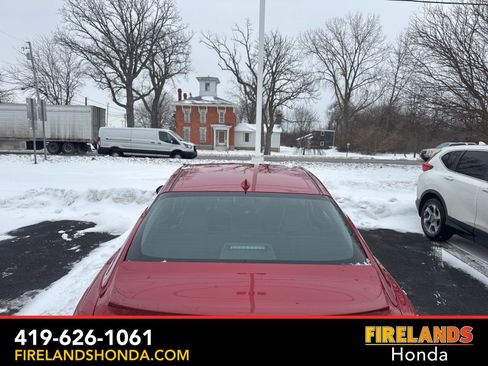 Used 2020 Toyota Camry image 6