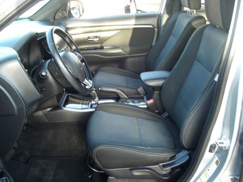Used 2018 Mitsubishi Outlander LE image 23