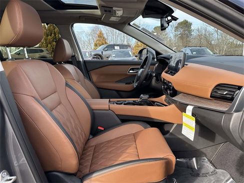 New 2026 Nissan Rogue Platinum image 10