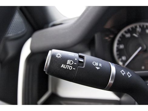 Used 2023 Land Rover Defender 110 AWD/4WD image 17