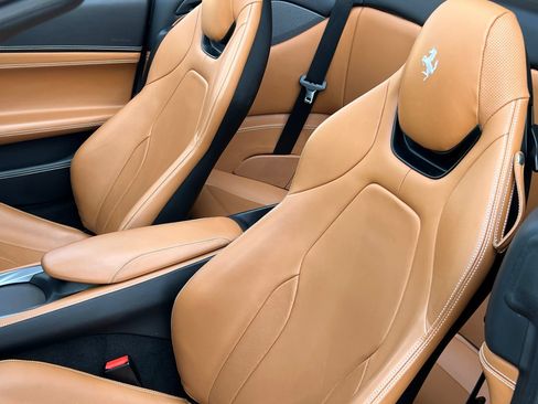 Used 2019 Ferrari Portofino RWD image 4