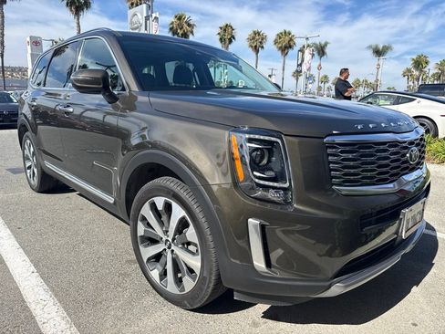 Used 2020 Kia Telluride S FWD image 2