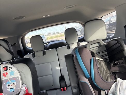 Used 2021 Ford Explorer XLT w/ Equipment Group 202A image 11