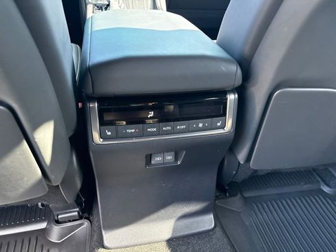 Used 2024 Lexus GX 550 w/ Accessory Package (Z1) AWD/4WD image 18