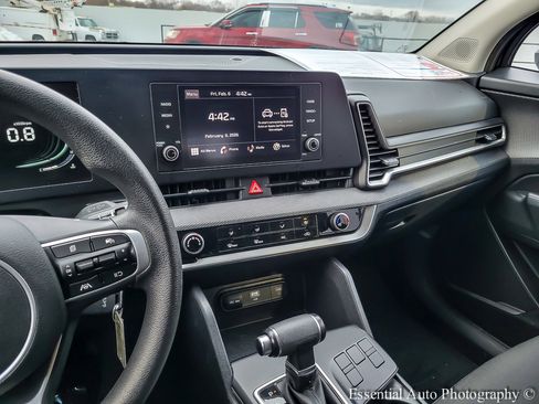 Used 2024 Kia Sportage LX image 19