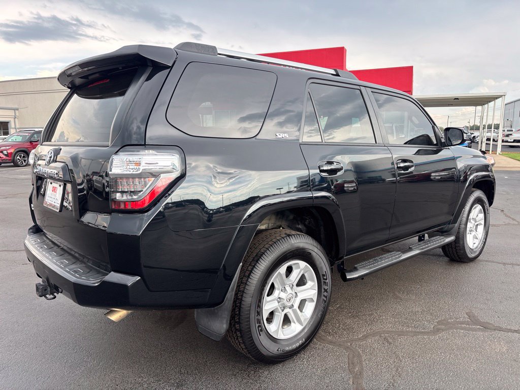 Used 2022 Toyota 4Runner SR5 AWD/4WD image 5