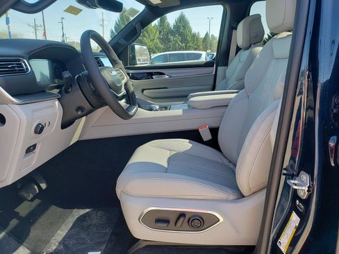 New 2026 Jeep Grand Wagoneer 4WD image 10