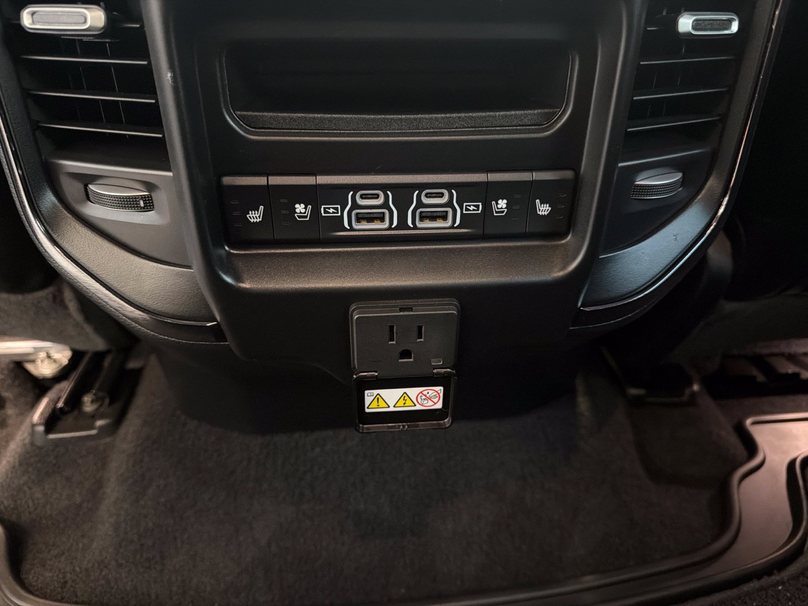 Used 2025 RAM 1500 Limited AWD/4WD image 13