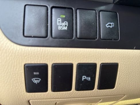 Used 2016 Toyota Highlander Limited image 9