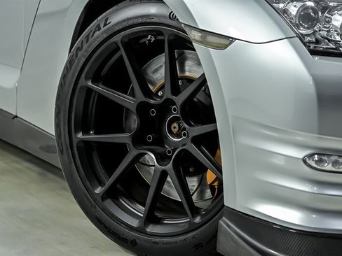 Used 2012 Nissan GT-R Premium AWD/4WD image 4