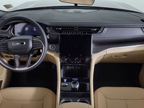 New 2025 Jeep Grand Cherokee Limited image 38