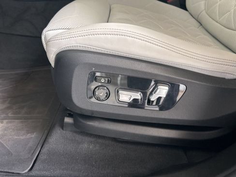 Used 2023 BMW X7 xDrive40i w/ Executive Package AWD/4WD image 55