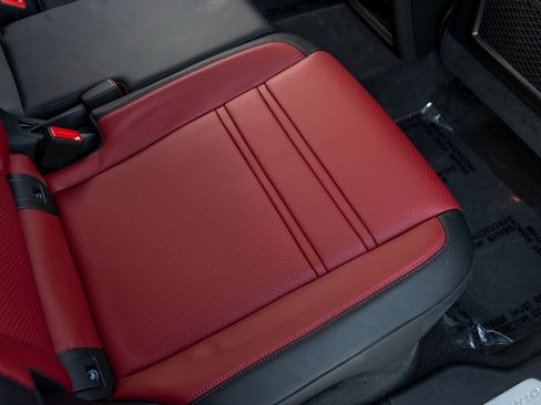 Certified 2025 Porsche Cayenne S image 46