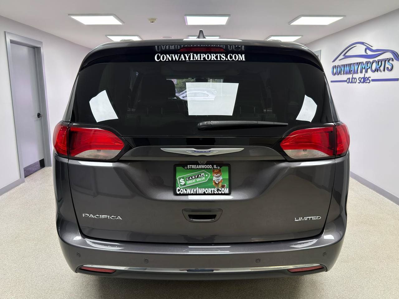 Used 2020 Chrysler Pacifica Limited w/ Tire & Wheel Group FWD image 7