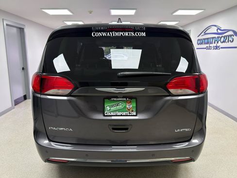 Used 2020 Chrysler Pacifica Limited w/ Tire & Wheel Group FWD image 7
