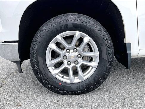 Used 2022 Chevrolet Silverado 1500 LT AWD/4WD image 7