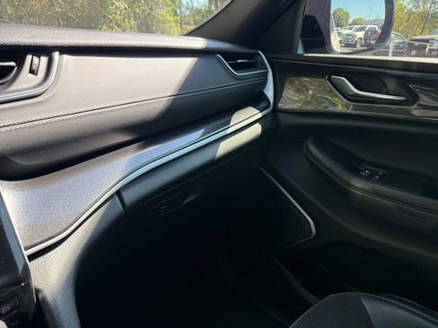 Certified 2022 Jeep Grand Cherokee L Laredo RWD image 25