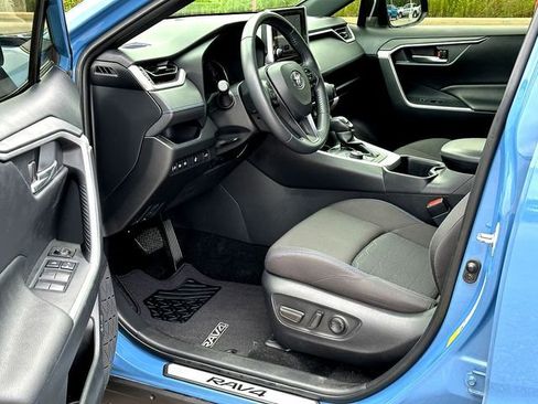 Used 2023 Toyota RAV4 SE w/ Convenience Package AWD/4WD image 10