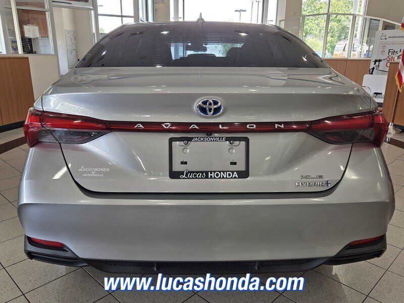 Used 2019 Toyota Avalon XLE w/ Moonroof Package FWD image 5