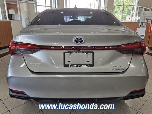 Used 2019 Toyota Avalon XLE w/ Moonroof Package FWD image 5