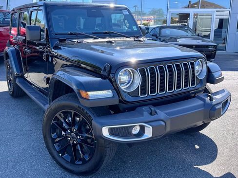 Used 2025 Jeep Wrangler Unlimited Sahara AWD/4WD image 1