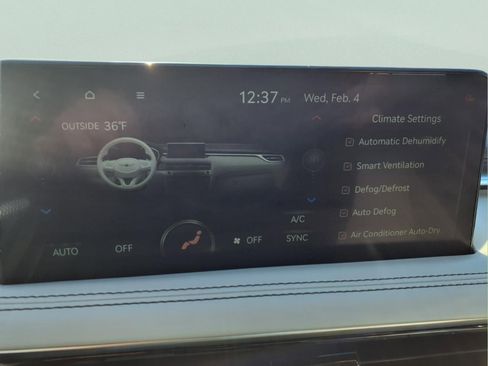 Used 2025 Genesis G70 2.5T image 7