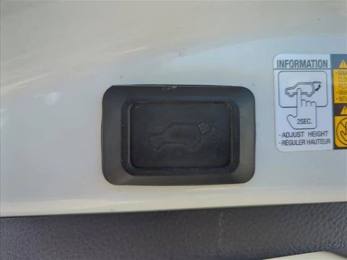 Used 2013 Toyota RAV4 Limited image 26