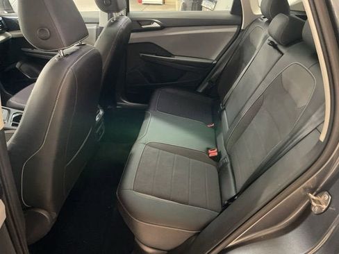 Certified 2023 Volkswagen Taos SE w/ Panoramic Sunroof Package image 8