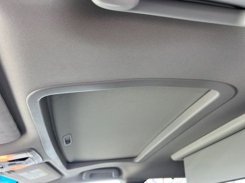 Used 2015 Toyota Sienna SE Premium image 37