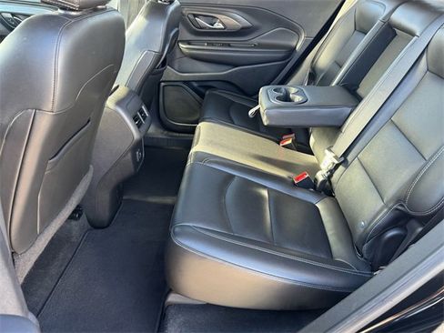 Used 2022 GMC Terrain SLT w/ Infotainment Package II image 9