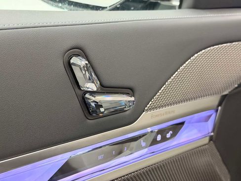 Used 2024 BMW i7 xDrive60 image 17