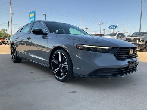 Used 2025 Honda Accord Sport image 32
