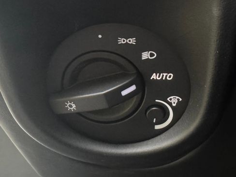 Used 2015 Aston Martin V8 Vantage GT image 17