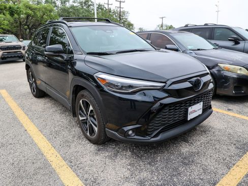 Used 2025 Toyota Corolla Cross AWD Hybrid w/ Convenience Package image 4