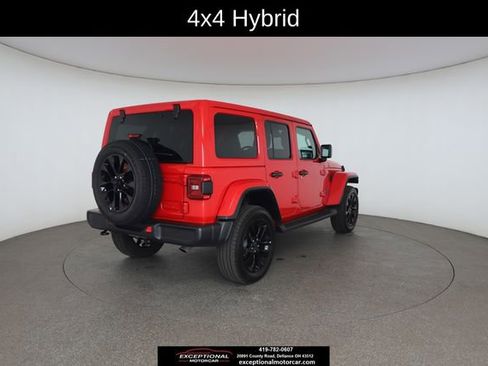 Used 2025 Jeep Wrangler Unlimited Sahara AWD/4WD image 18
