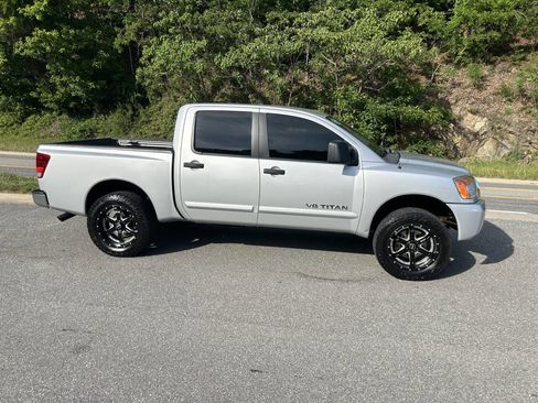 Used 2012 Nissan Titan SV w/ SV Premium Utility Pkg AWD/4WD image 9